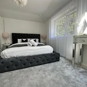  Guest house 5 Min From The ,parking In